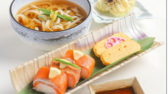 天ぷらうどんと銀鮭押し寿司