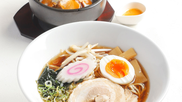 醤油ラーメンと石焼チャーシューごはん
